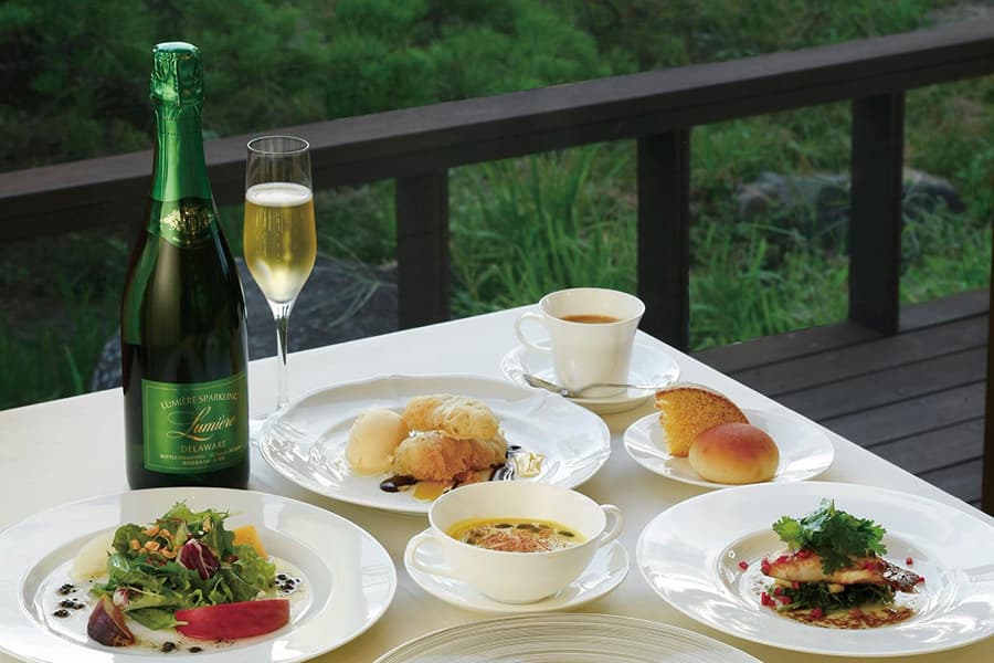 山梨ツアーの料理、ワインの写真